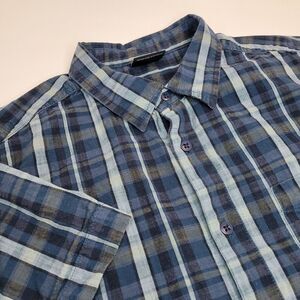 North Face Hiking / Camp Short Sleeve Plaid Button Up Shirt -‎ Medium - CLEAN!